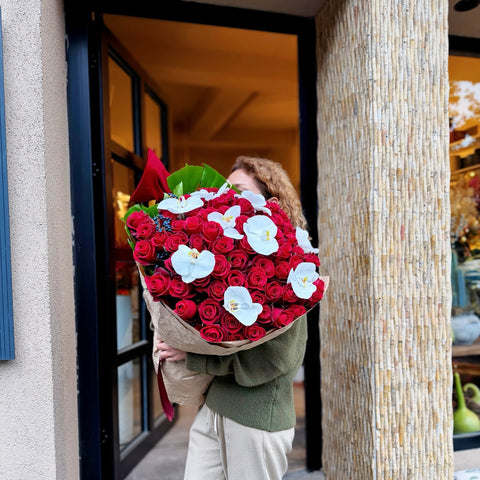 Amavi’s L’Amour Blanc Buket