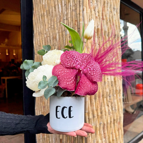 Mini Monogram Bloom İsme Özel Kişiselleştirilebilir Aranjman