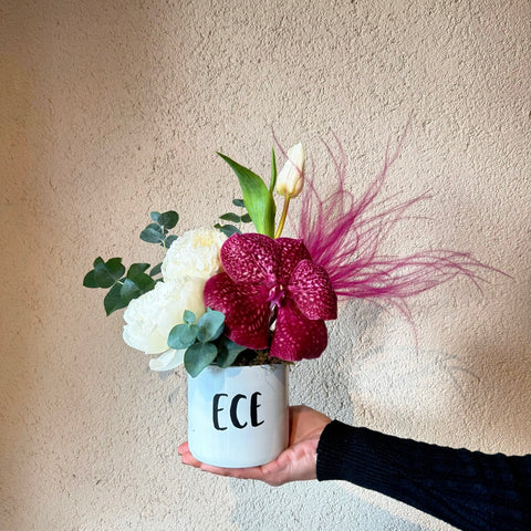 Mini Monogram Bloom İsme Özel Kişiselleştirilebilir Aranjman