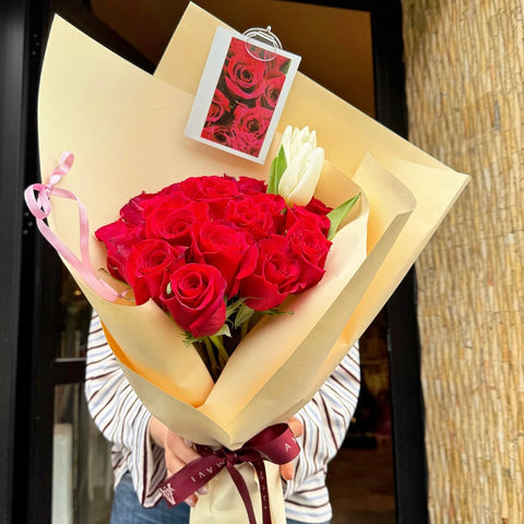 Velvet Devotion Fotoğraflı Buket