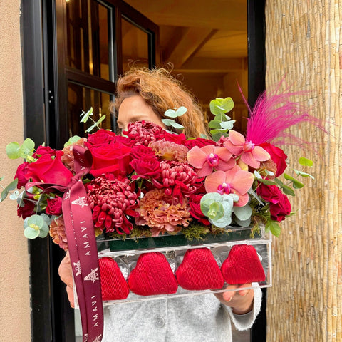 Amavi’s LoveBox Pleksi Kutuda Çikolatalı Aranjman