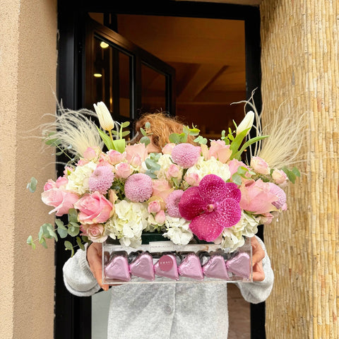 Amavi’s Opéra Rosé Pleksi Kutuda Çikolatalı Aranjman