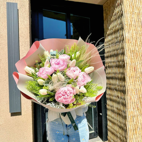 Peonies Bloom for Mom Özel Şakayık Buketi
