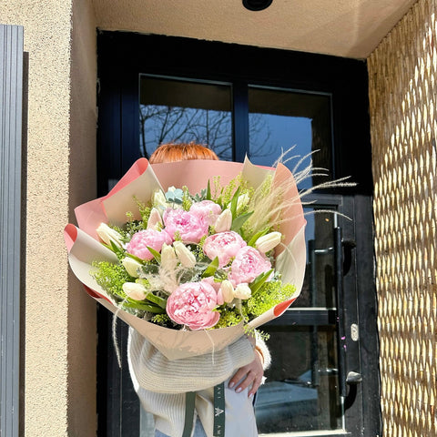 Peonies Bloom for Mom Özel Şakayık Buketi