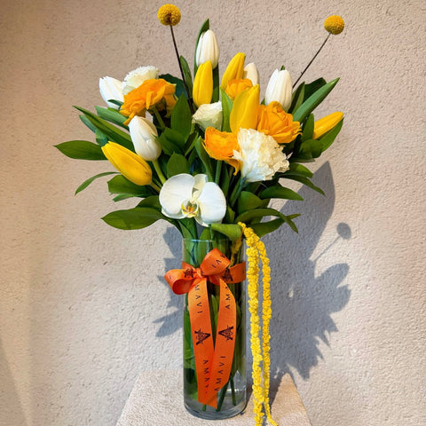 Soleil Élégance Renkli Laleler Vazo Aranjmanı