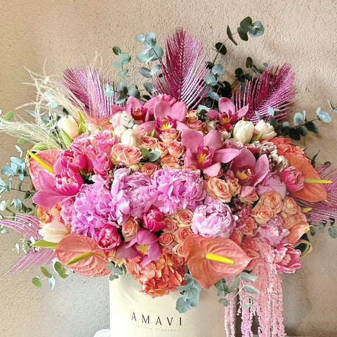 Rosé Luxe Blooms Premium Dev Kutuda Pembe Şakayık Aranjmanı