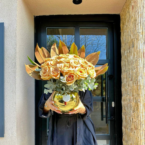 Amber Blush Roses in Gold Vase 